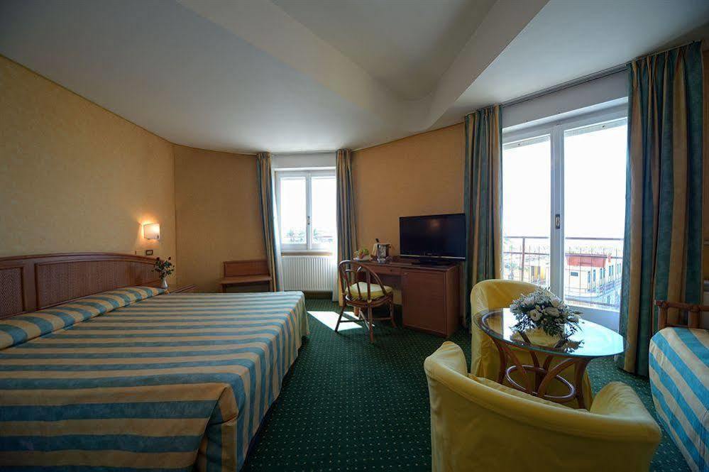 Hotel Santa Maria كيافاري المظهر الخارجي الصورة
